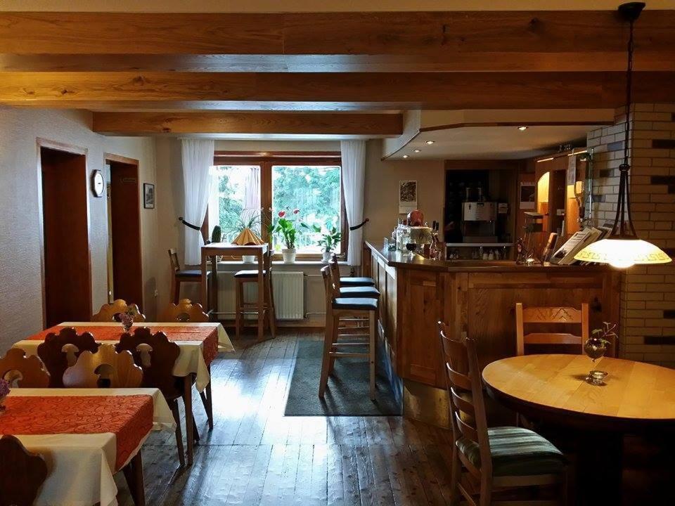 Gast- Und Pensionhaus Zur Linde Staufenberg  Экстерьер фото